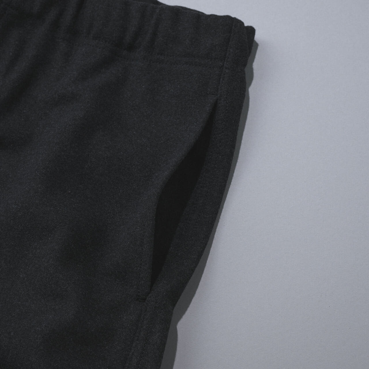 エディターが買ってよかったUniqlo Uのブラッシュドスウェットワイドパンツのサイドポケット