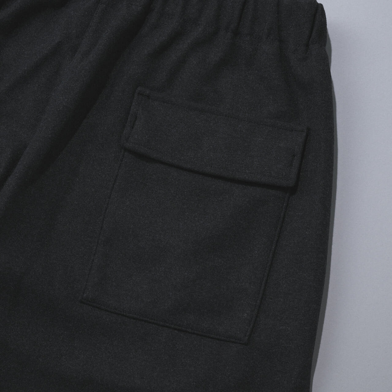 エディターが買ってよかったUniqlo Uのブラッシュドスウェットワイドパンツの裏ポケット