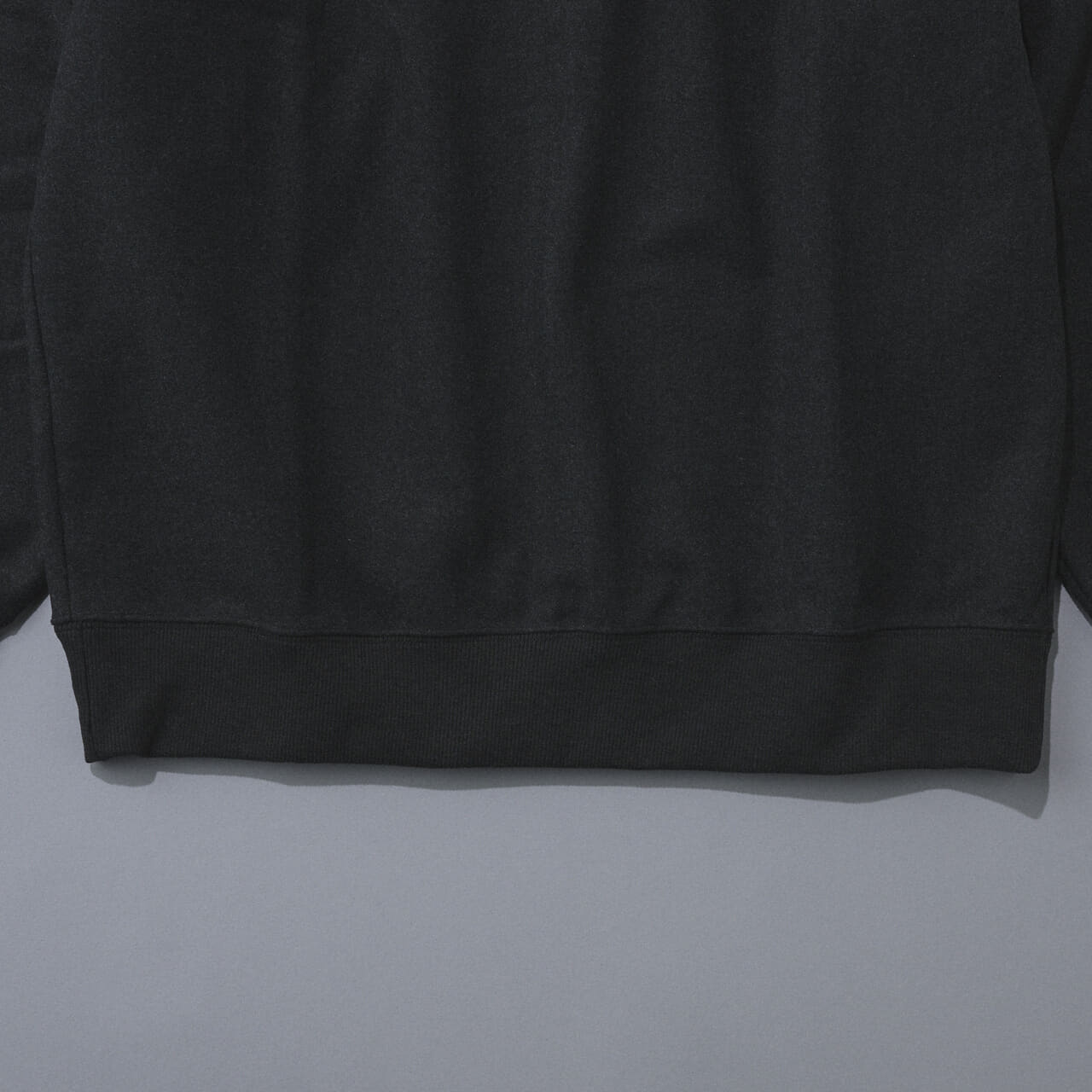 Uniqlo Uのブラッシュドスウェットハーフジップシャツの裾
