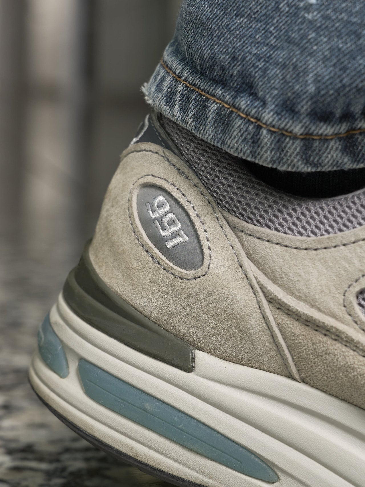 ニューバランスのスニーカーの991ロゴ