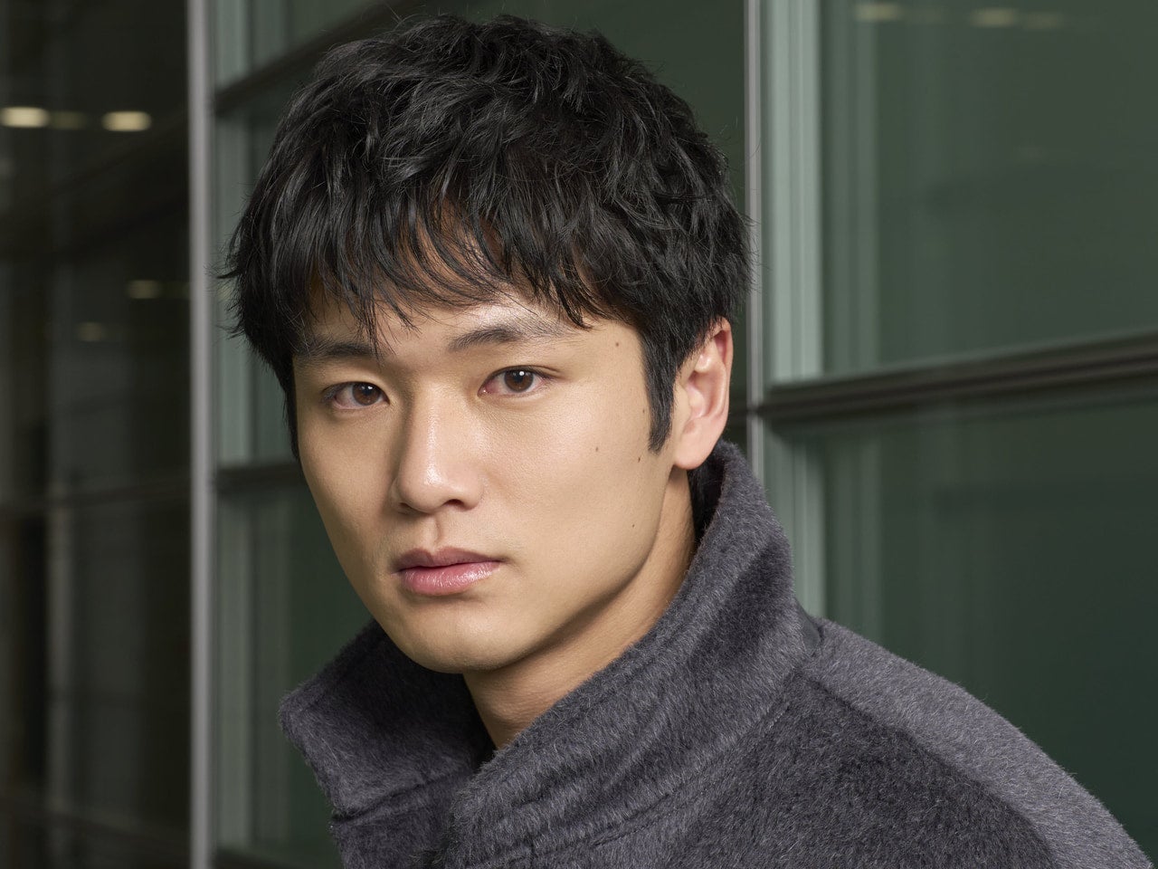 [中川 大輔] 大阪万博帰りに買った英国製「ニューバランス」は細身の「リーバイス®」と相性抜群。【メンズノンノモデルの私服スナップ】