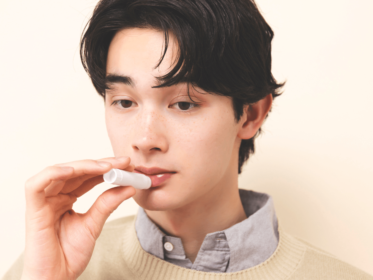 まずは下唇から&ldquo;縦&rdquo;に塗るのイメージ画像