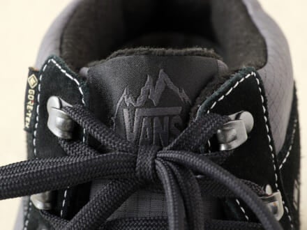 VansっぽくないVansの黒スニーカーを相棒に。ヴァンズのゴアテックススニーカー/【暖品小物2026】