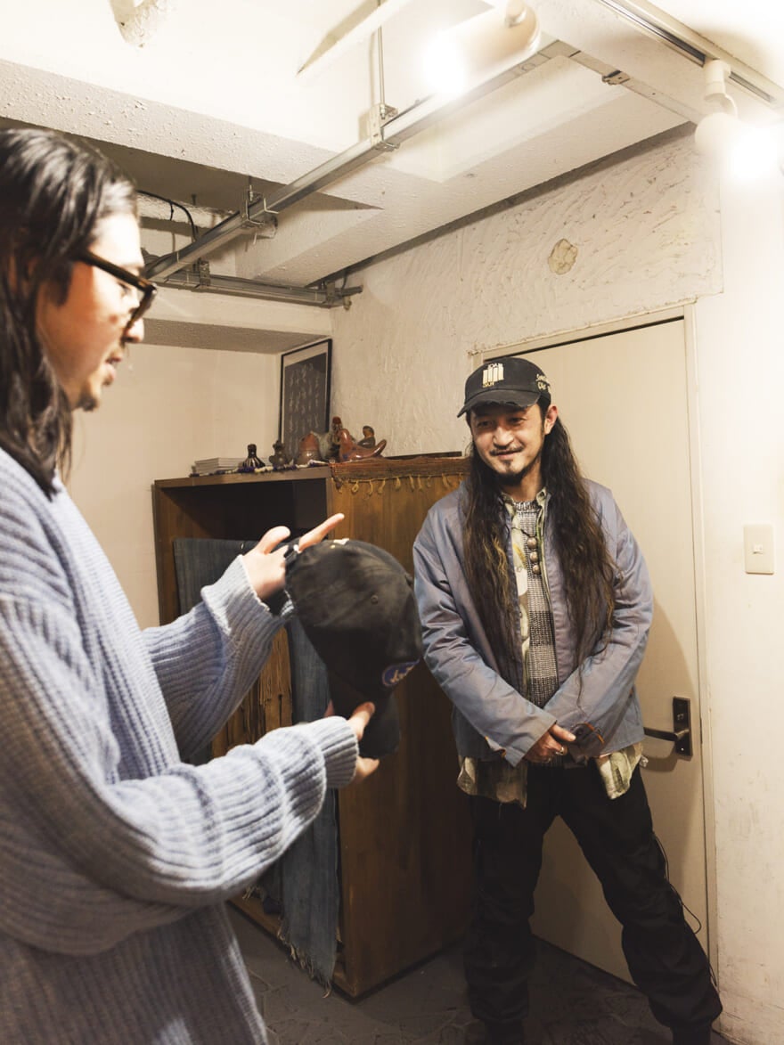 オーナーと話す大澤さん