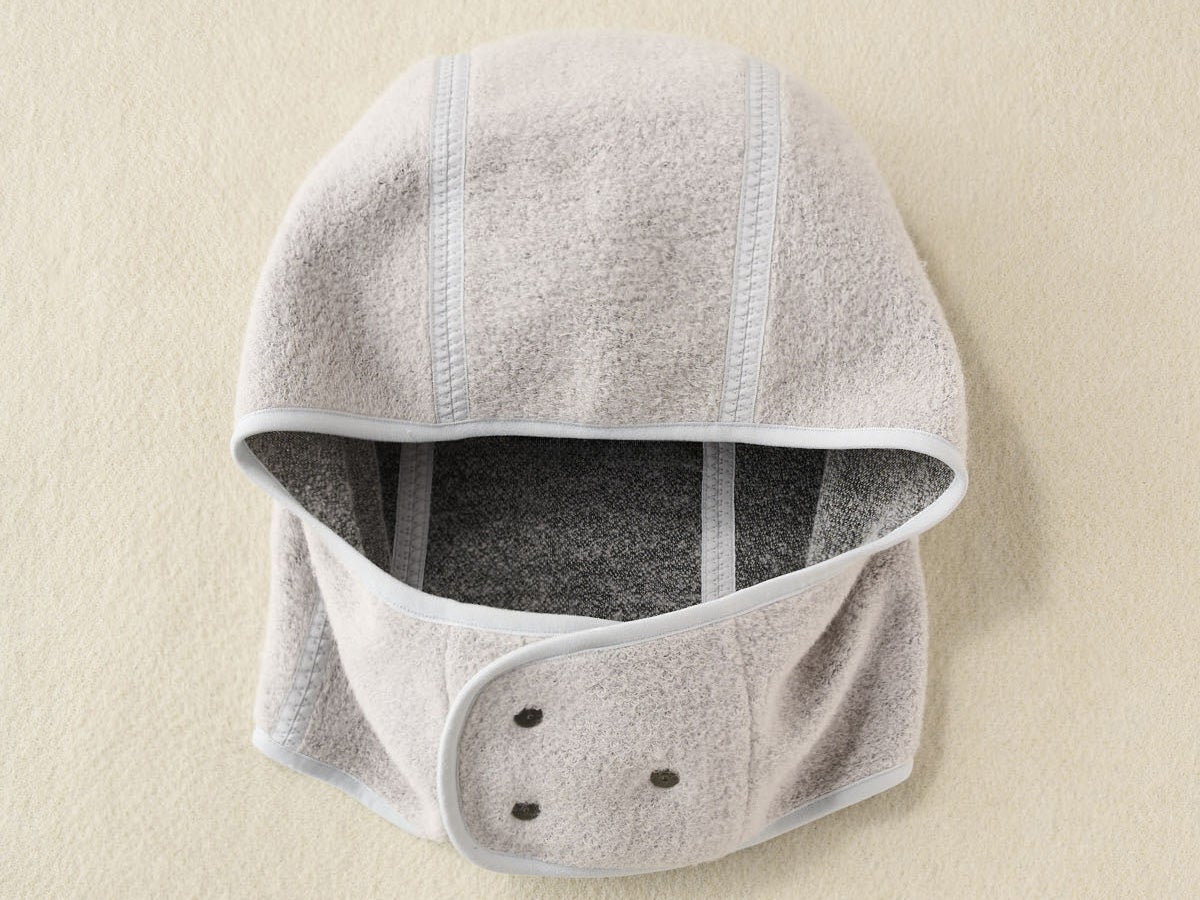 寒い日の首から上を守るアクセサリーに。Goldwin 0のフード／【暖品小物2026】