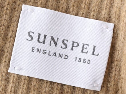 かっこいい大人になりたいならカシミヤを。SUNSPELのスカーフ/【暖品小物2026】