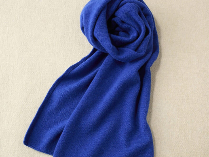 カシミヤ100%で上品に暖かく。YAECA CONTEMPOのカシミアスカーフ/【暖品小物2026】