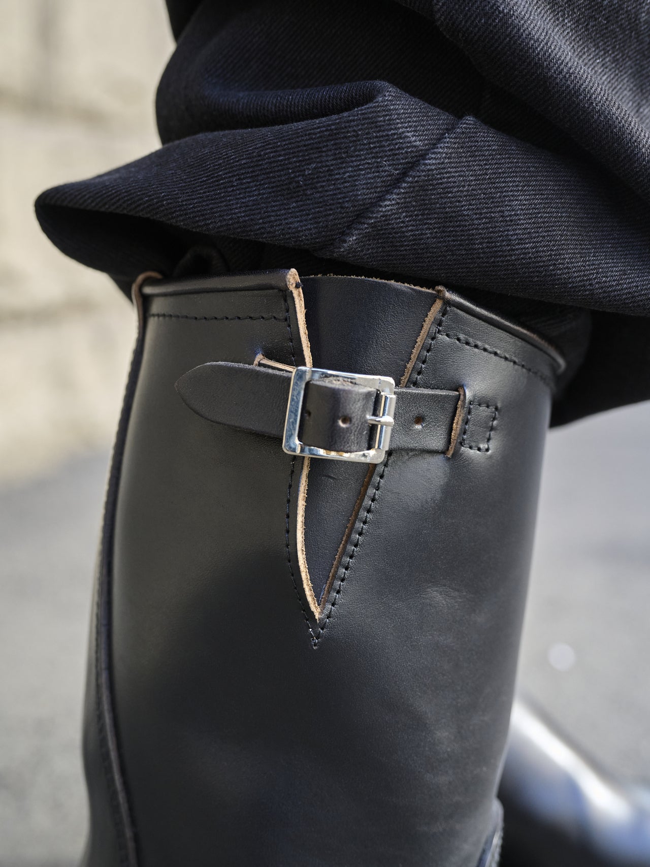 アトラクションズのブーツのベルト②