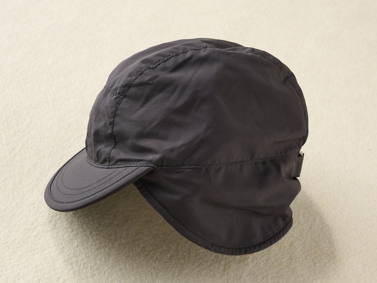 暖かい小物もとりあえず黒で。ZEPTEPIのキャップ／【暖品小物2026】