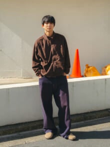[鈴木 仁] ビルケンシュトック「ロンドン」の定番色トープを、いつものスタイルの足もとに【BIRKENSTOCK×メンズノンノモデルの私服スナップ】
