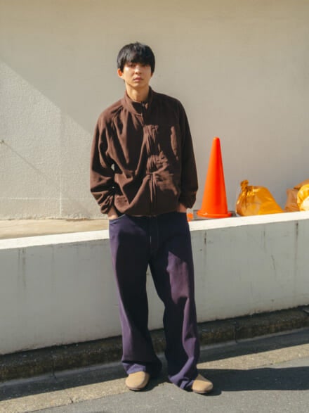 [鈴木 仁] ビルケンシュトック「ロンドン」の定番色トープを、いつものスタイルの足もとに【BIRKENSTOCK×メンズノンノモデルの私服スナップ】