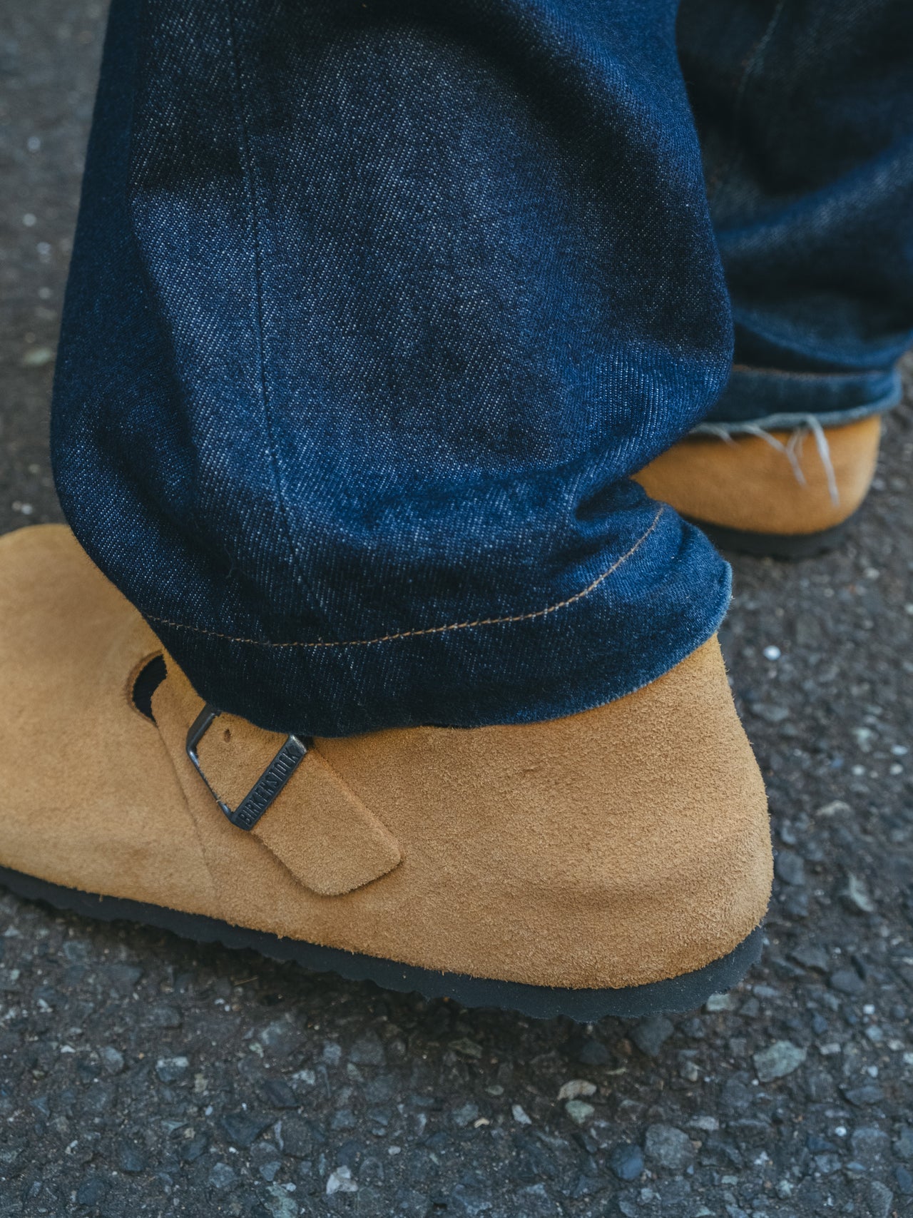 ビルケンシュトックのシューズ「ロンドン」とデニムのコーディネート メンズノンノモデル樋之津琳太郎2