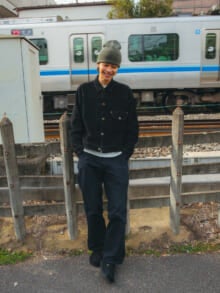 裸足で履かない「ビルケンシュトック」。いつもの黒コーデをちょっぴり大人に【BIRKENSTOCK×メンズノンノモデルの私服スナップ】