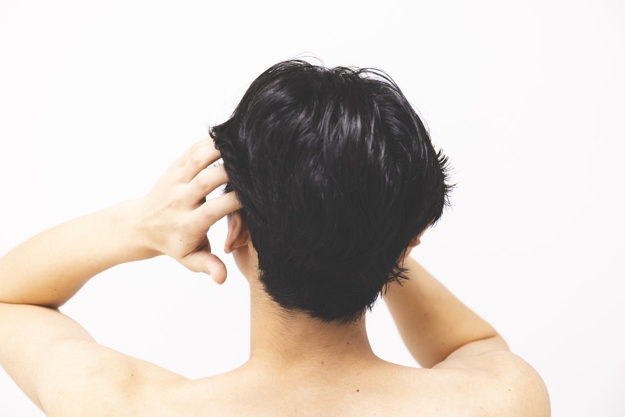 メンズがコンディショナーをしているシーン