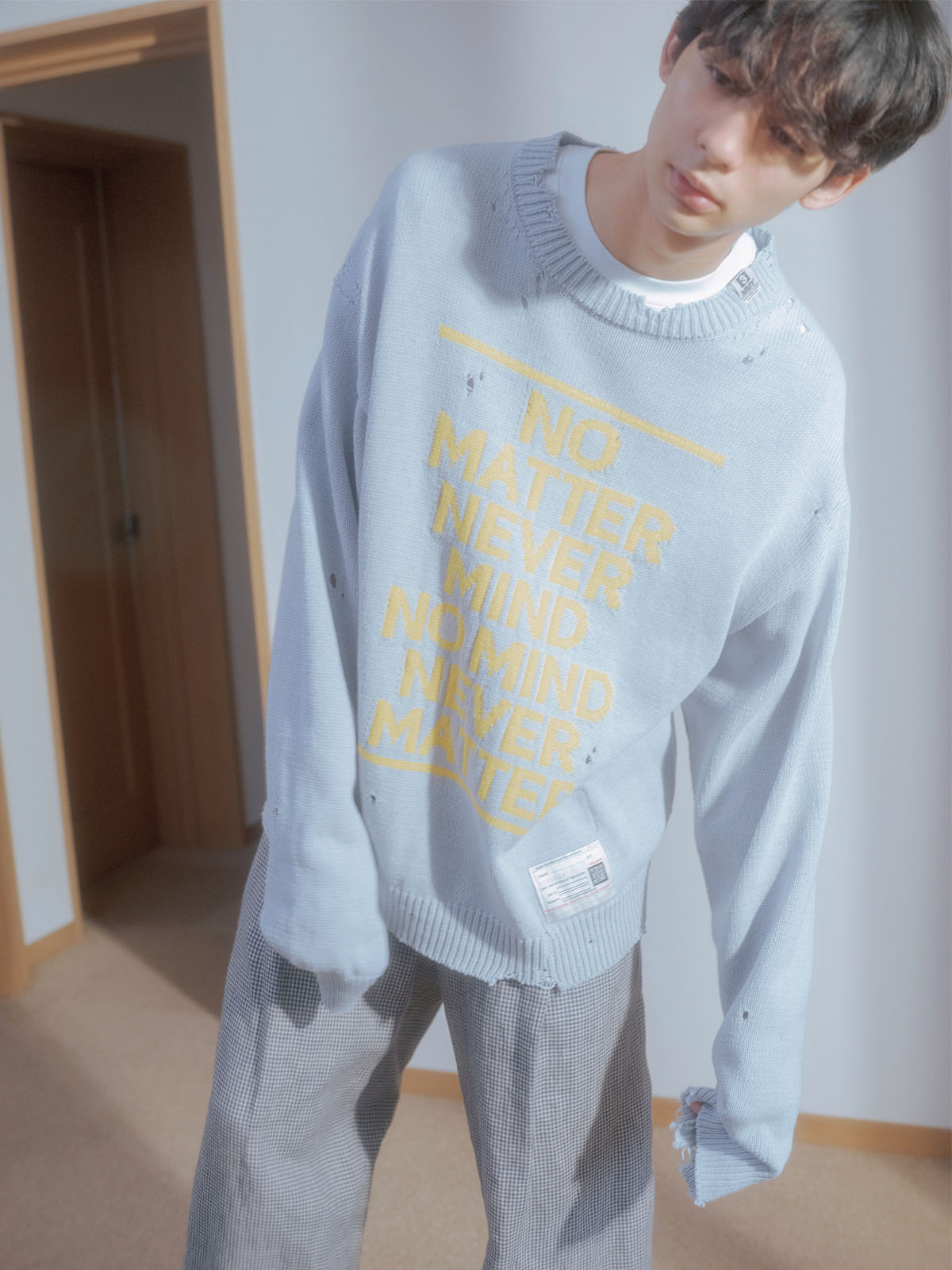 ダメージニットの着こなし