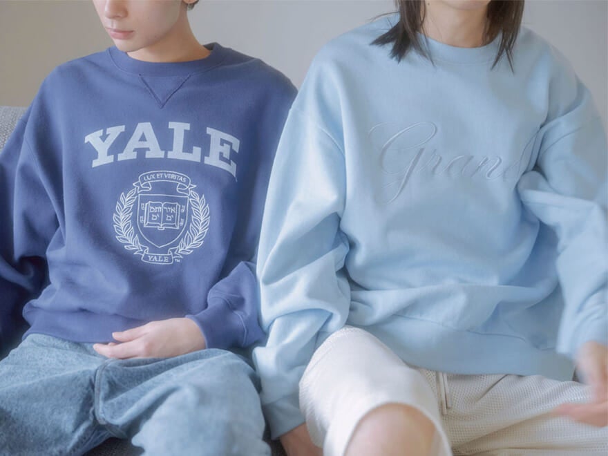 春に向けて買うべきは“レトロムード”な「スウェット」。1万円以下、ビッグロゴ...正解着こなし10選!