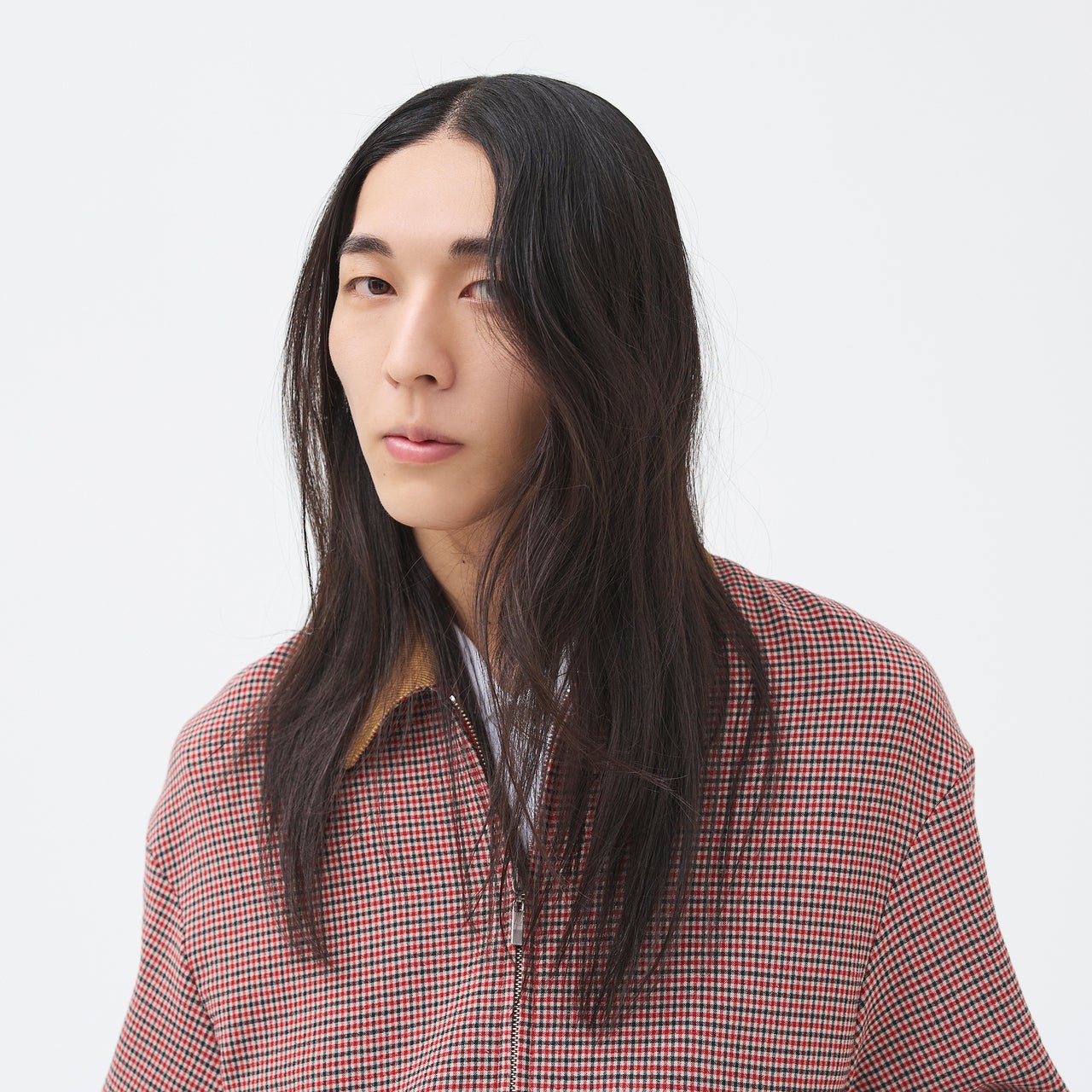 ロングヘアの新解釈は、レイヤーで紡ぐ動きと軽さと柔軟さ