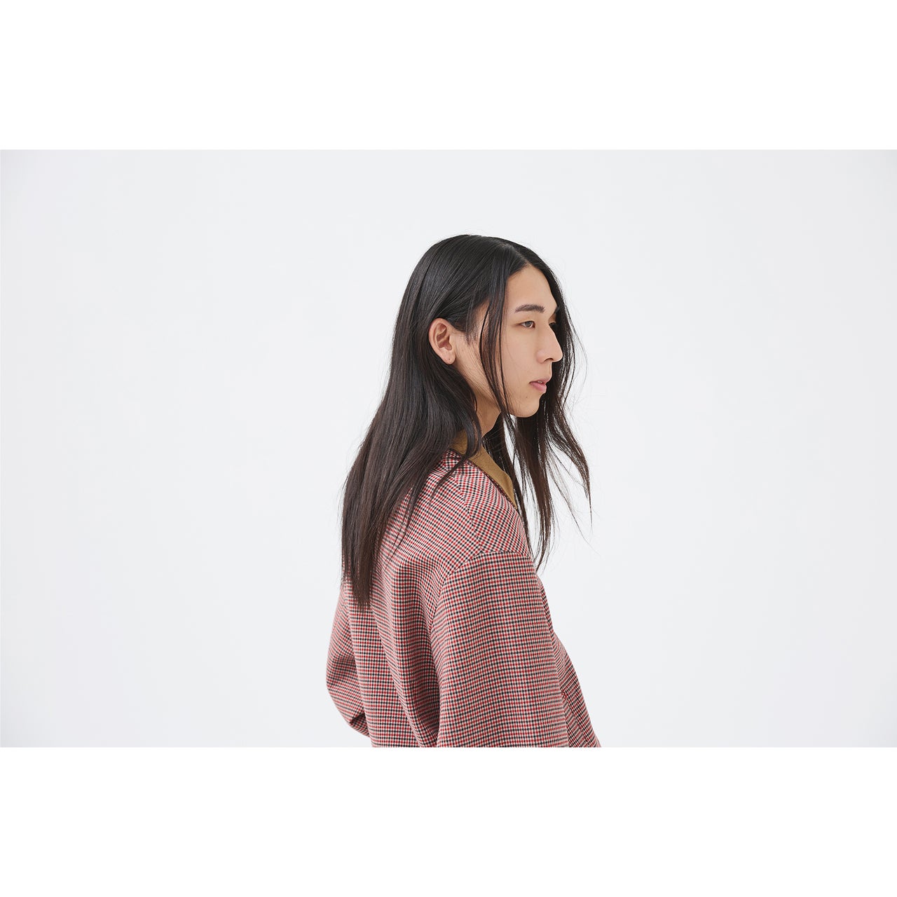 ロングヘアの新解釈は、レイヤーで紡ぐ動きと軽さと柔軟さ