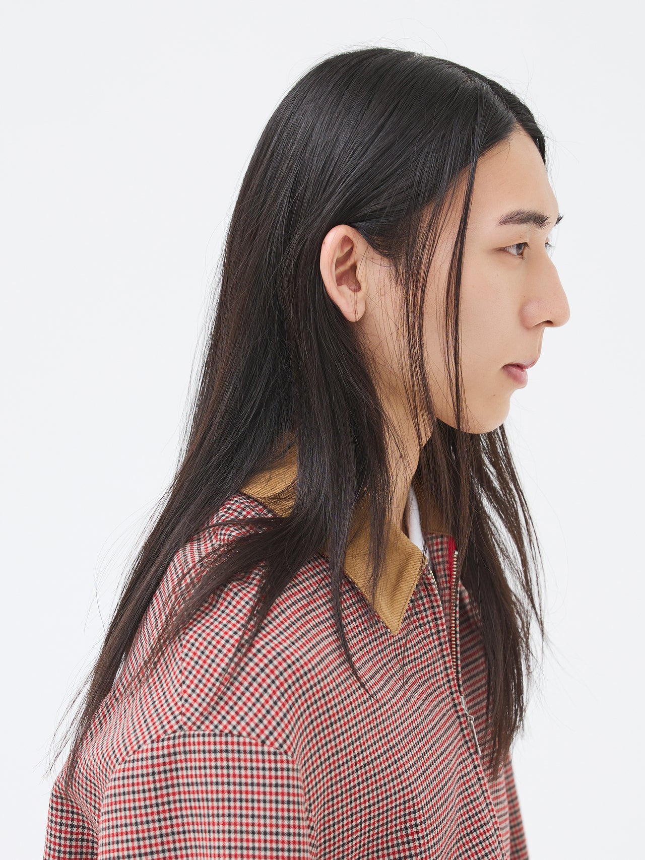 ロングヘアの新解釈は、レイヤーで紡ぐ動きと軽さと柔軟さ