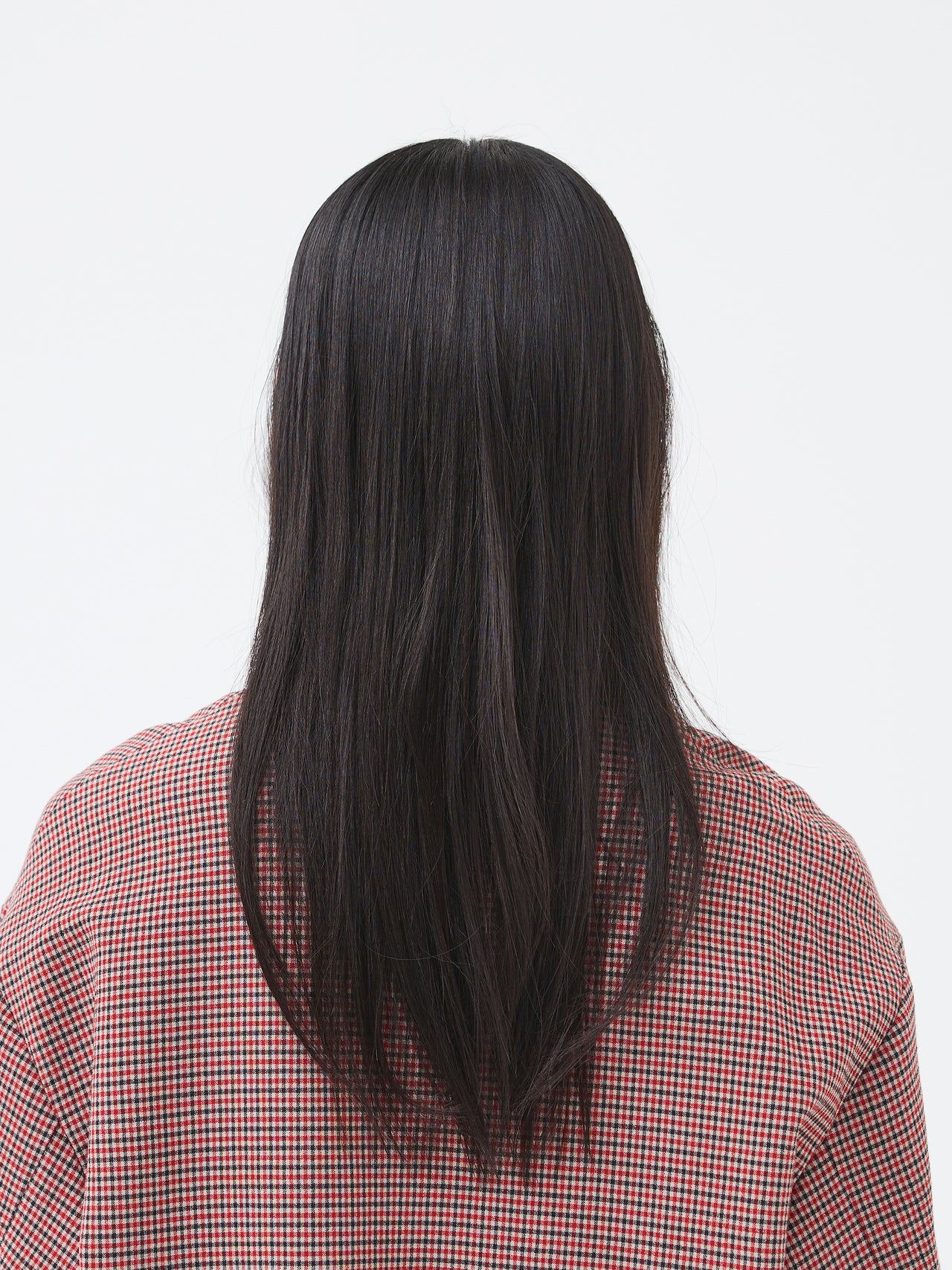 ロングヘアの新解釈は、レイヤーで紡ぐ動きと軽さと柔軟さ