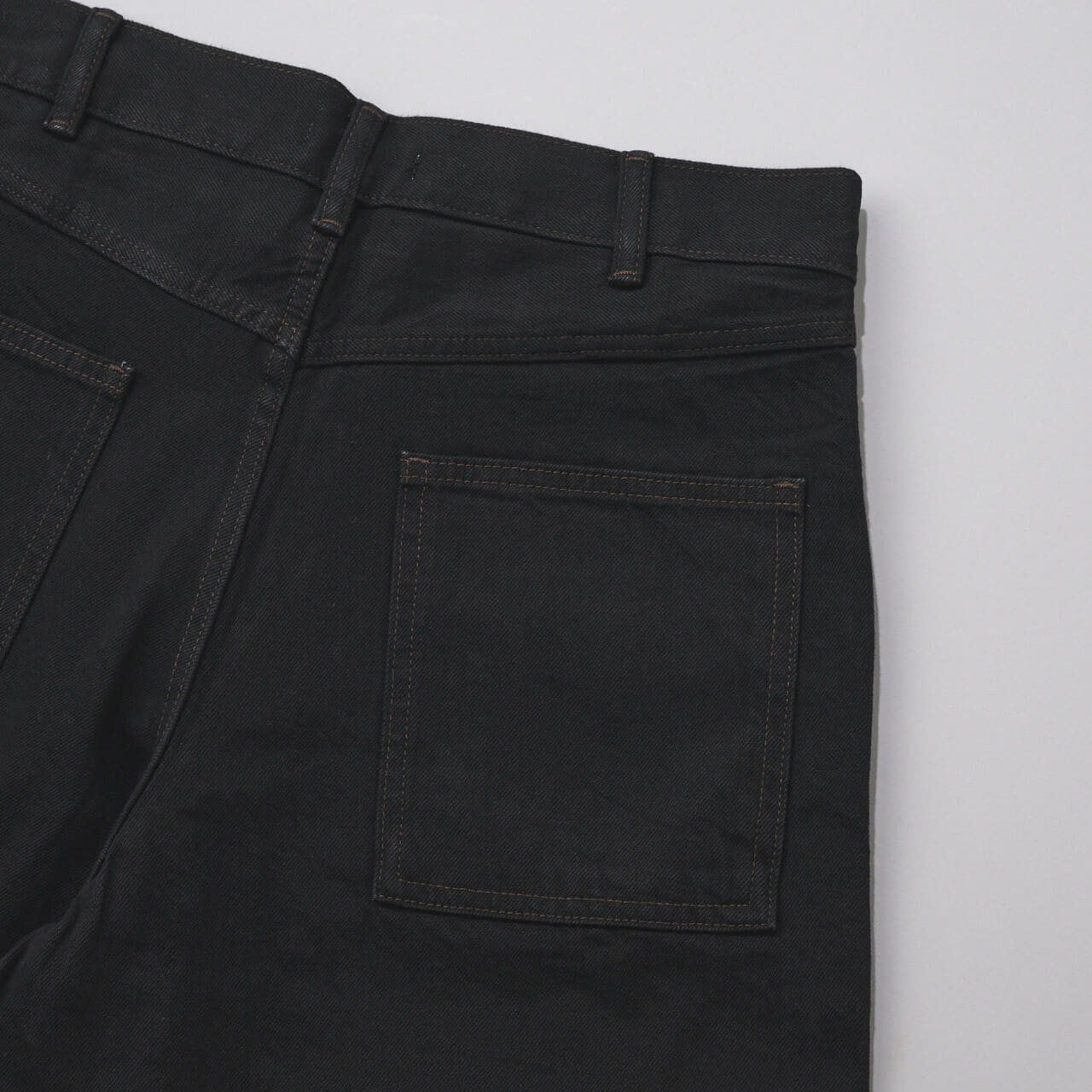 エディターが買ってよかったユニクロ ユーの愛用デニム／ワイドフィットカラージーンズのバックポケット