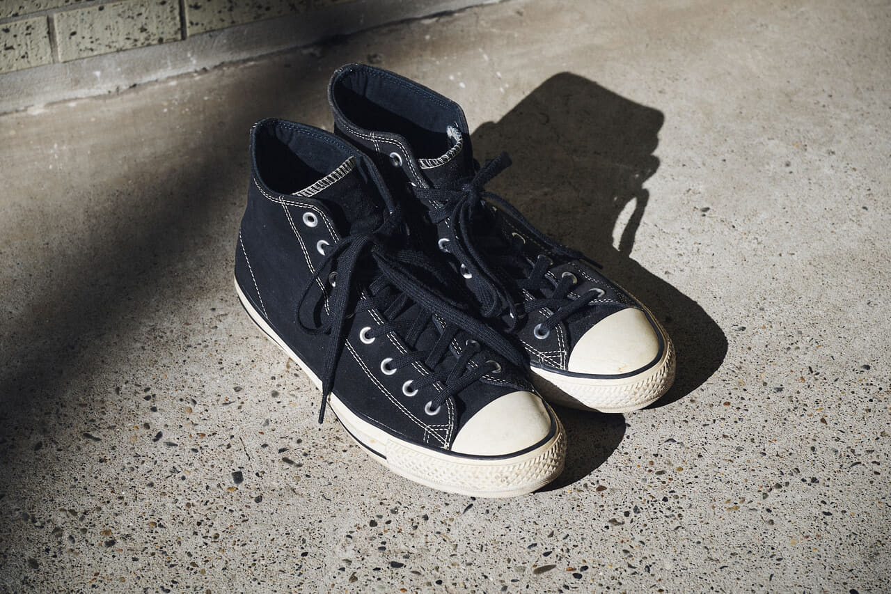 コンバース　コンズ　スエードブラック　全体　横ふり