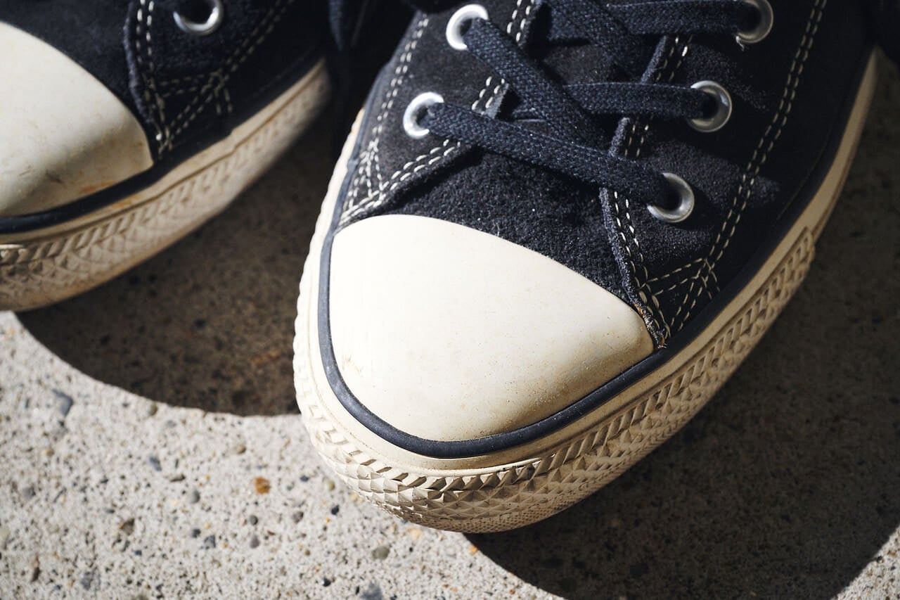 コンバース　コンズ　スエードブラック　トウ寄り