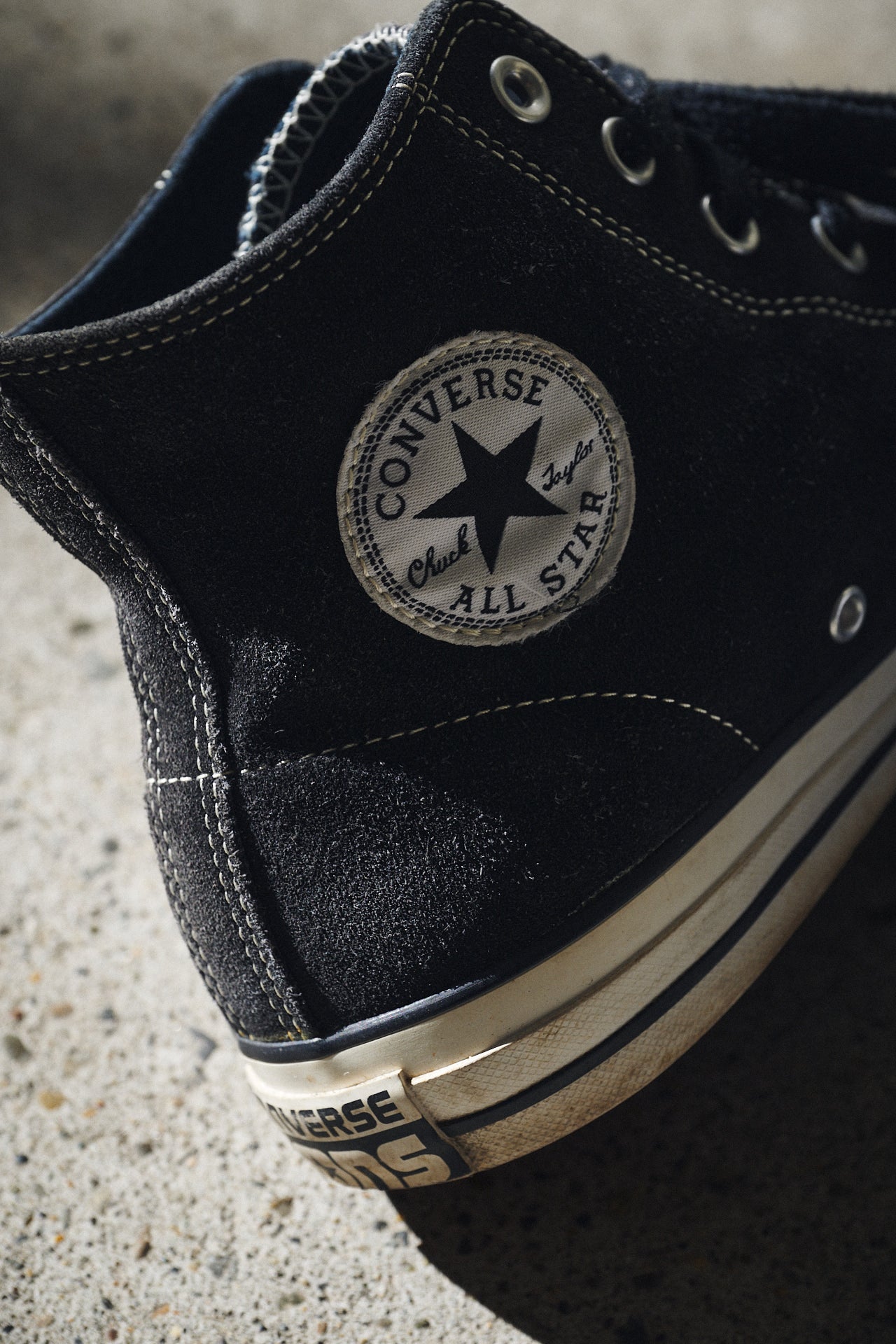 コンバース　コンズ　スエードブラック　ロゴ