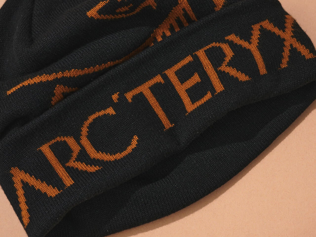 アークテリクス、ARCTERYX、ニット帽、バードワードトーク、ロゴ部分