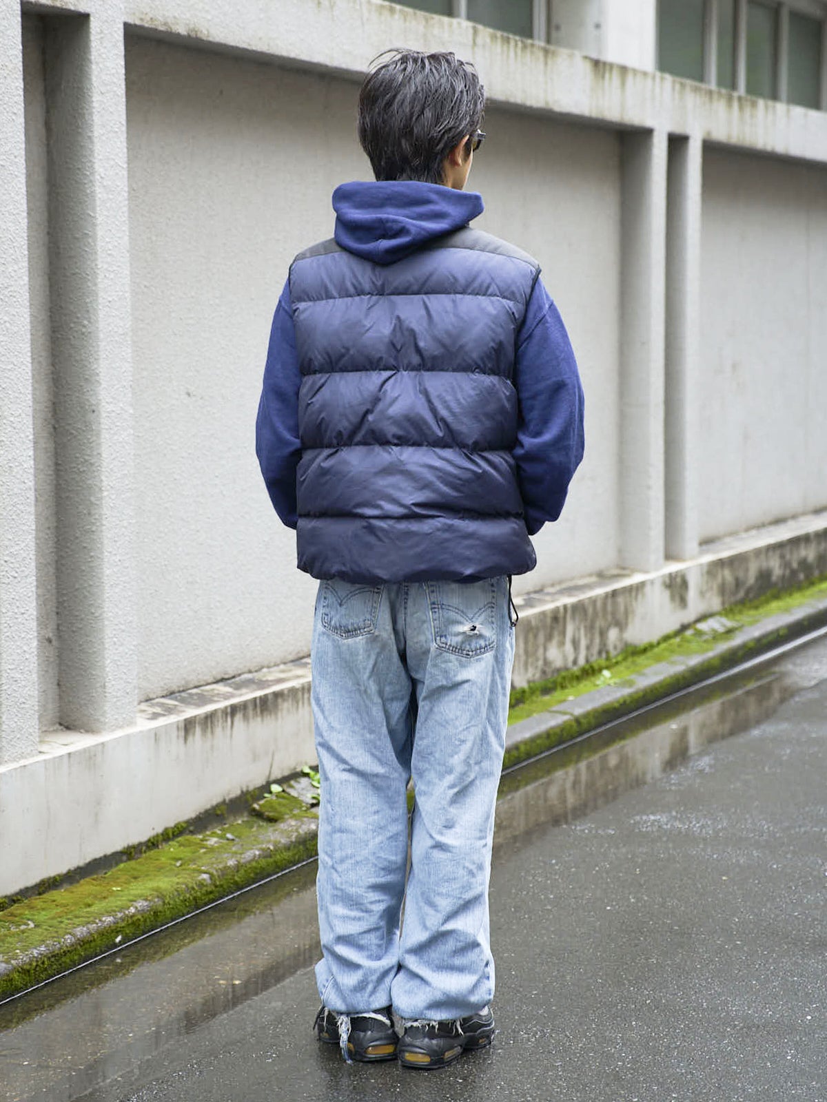 ナイキスニーカー お洒落な着こなし バック