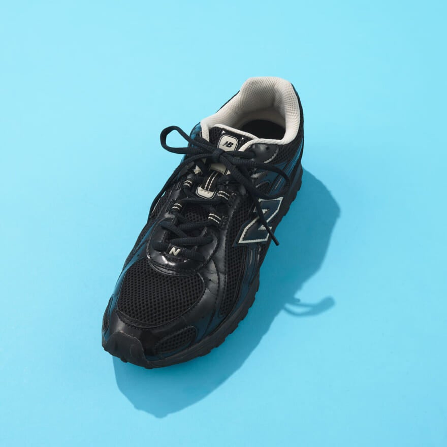 エディターが買ってよかったNew Balanceの愛用スニーカー204L片足