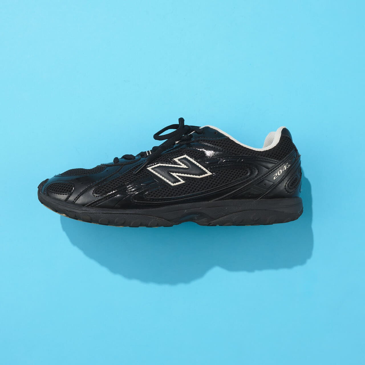 エディターが買ってよかったNew Balanceの愛用スニーカー204Lのサイド２