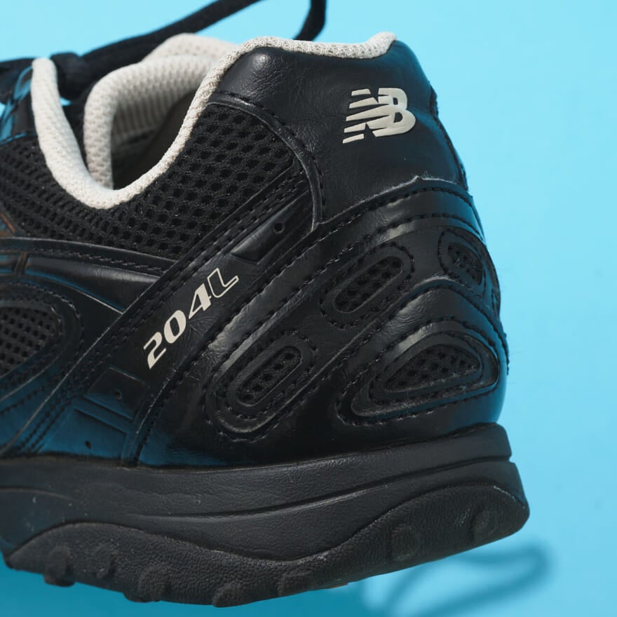 エディターが買ってよかったNew Balanceの愛用スニーカー204Lのヒールロゴ寄り