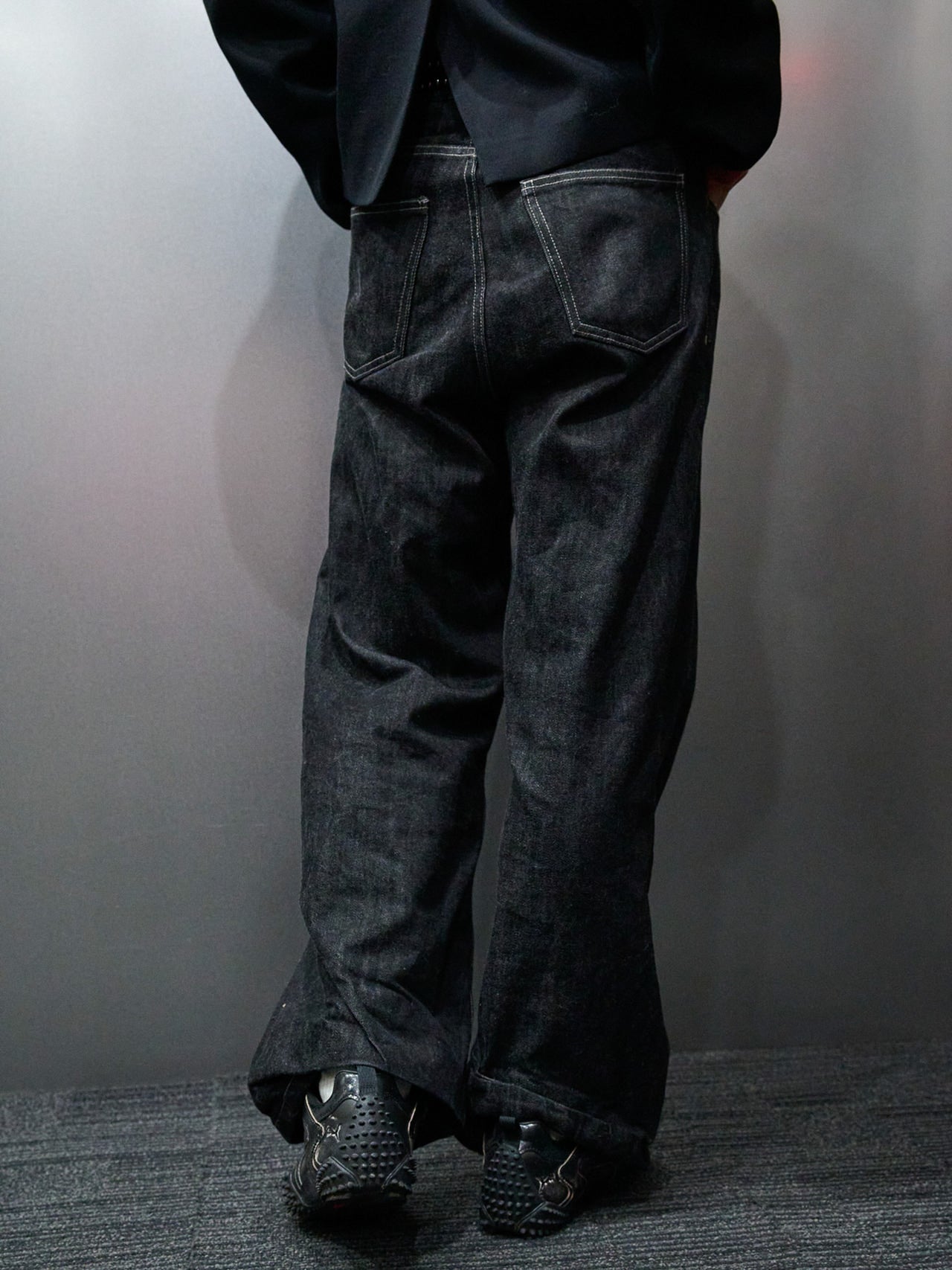 松岡光＿冬私服スナップパンツバック