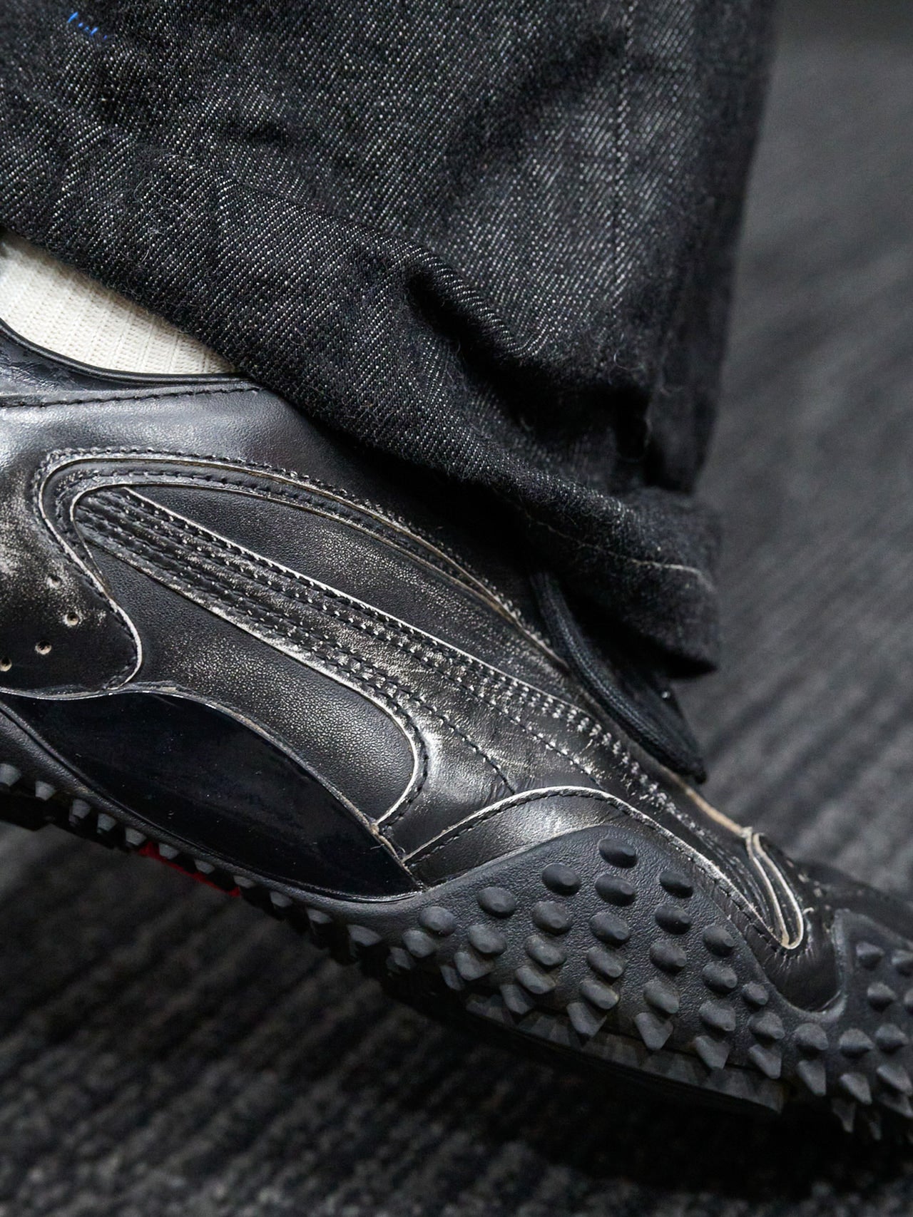 松岡光＿冬私服スニーカーサイドライン寄り