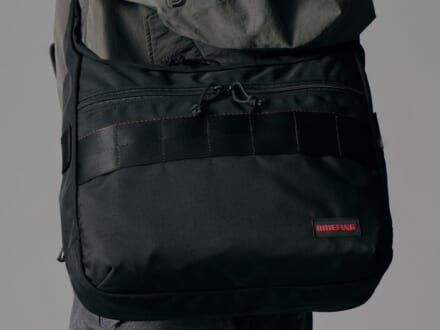 「ブリーフィング」からミニマルなデザインにミリタリーの機能美を落とし込んだ新作バッグが登場！