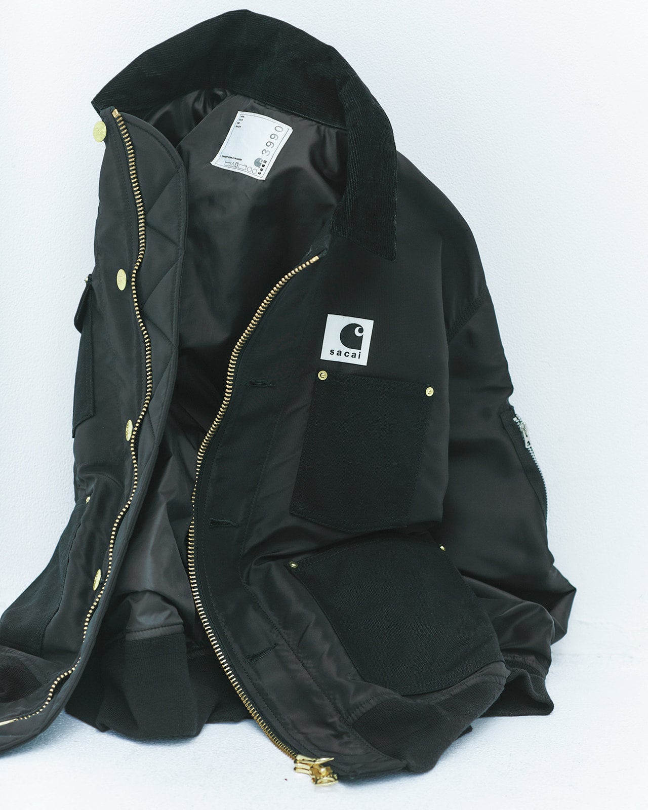 松井大奈が着用するサカイ&times;カーハート WIPのブルゾン