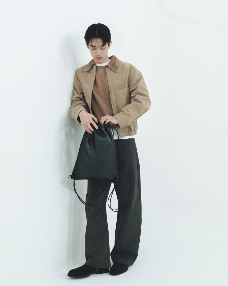 栄莉弥が着用するフォルのナップザック