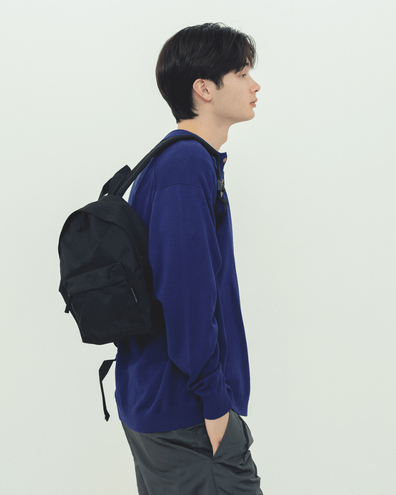 栄莉弥が着用するゴーシャ・ラブチンスキーのバックパック