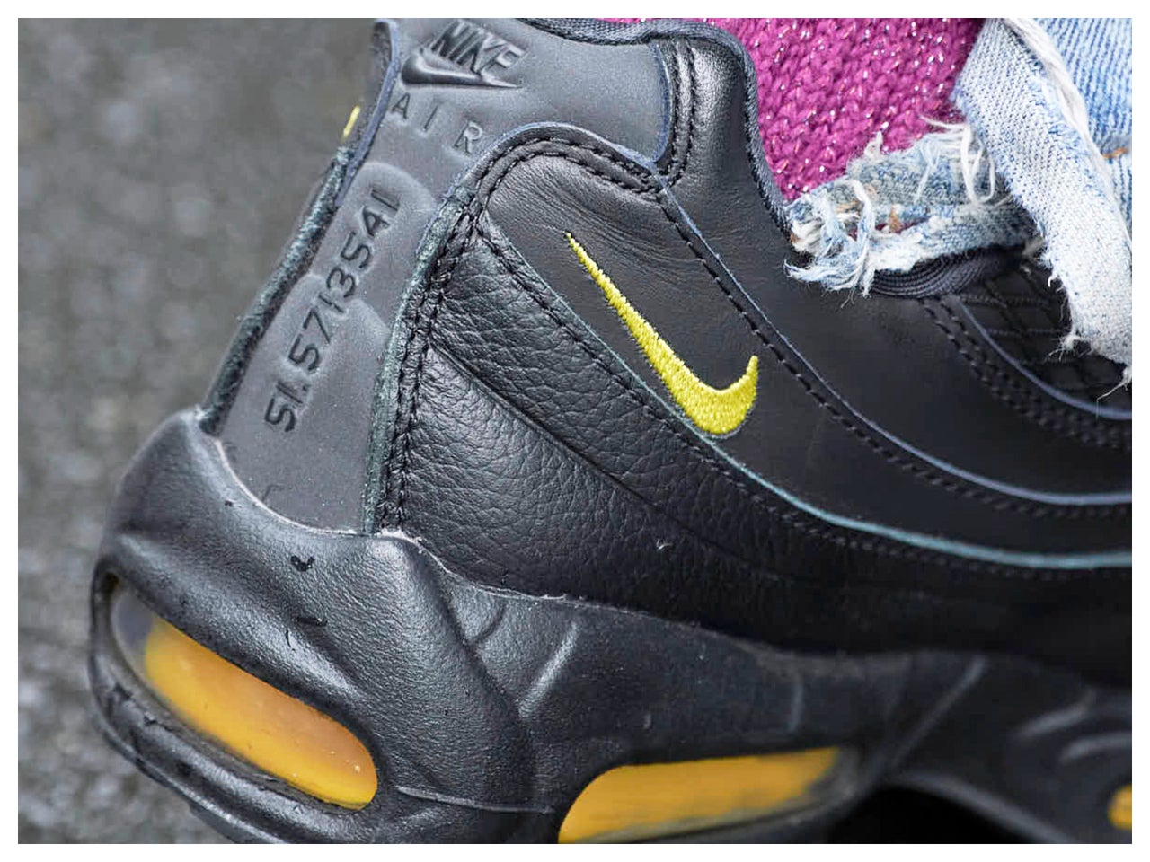 「ナイキ」のコラボな‟エア マックス 95″は「リーバイス®」のデニムを引き締める大人ブラック！【おしゃれな人はメジャーブランドの愛用スニーカーをどう履く？Vol.142】