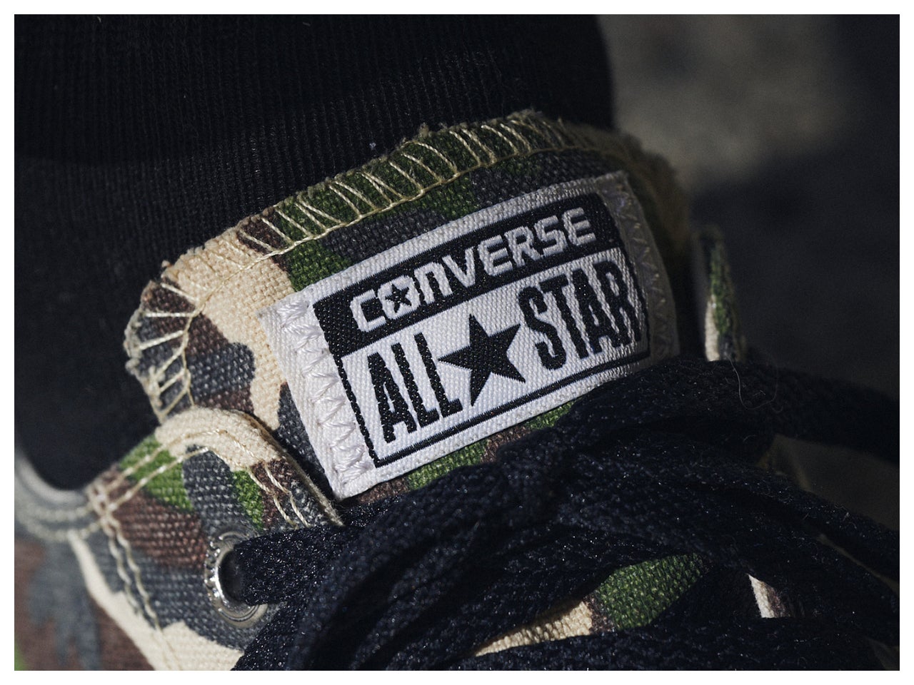 「コンバース」の大人な迷彩が最高に使える。シンプルスタイルのアクセントに！【おしゃれな人はメジャーブランドの愛用スニーカーをどう履く？Vol.143】