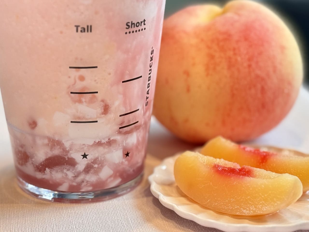 スタバSAKURA(桜)2026「桜 咲くよ 白桃 フラペチーノ®」カップ下部アップ