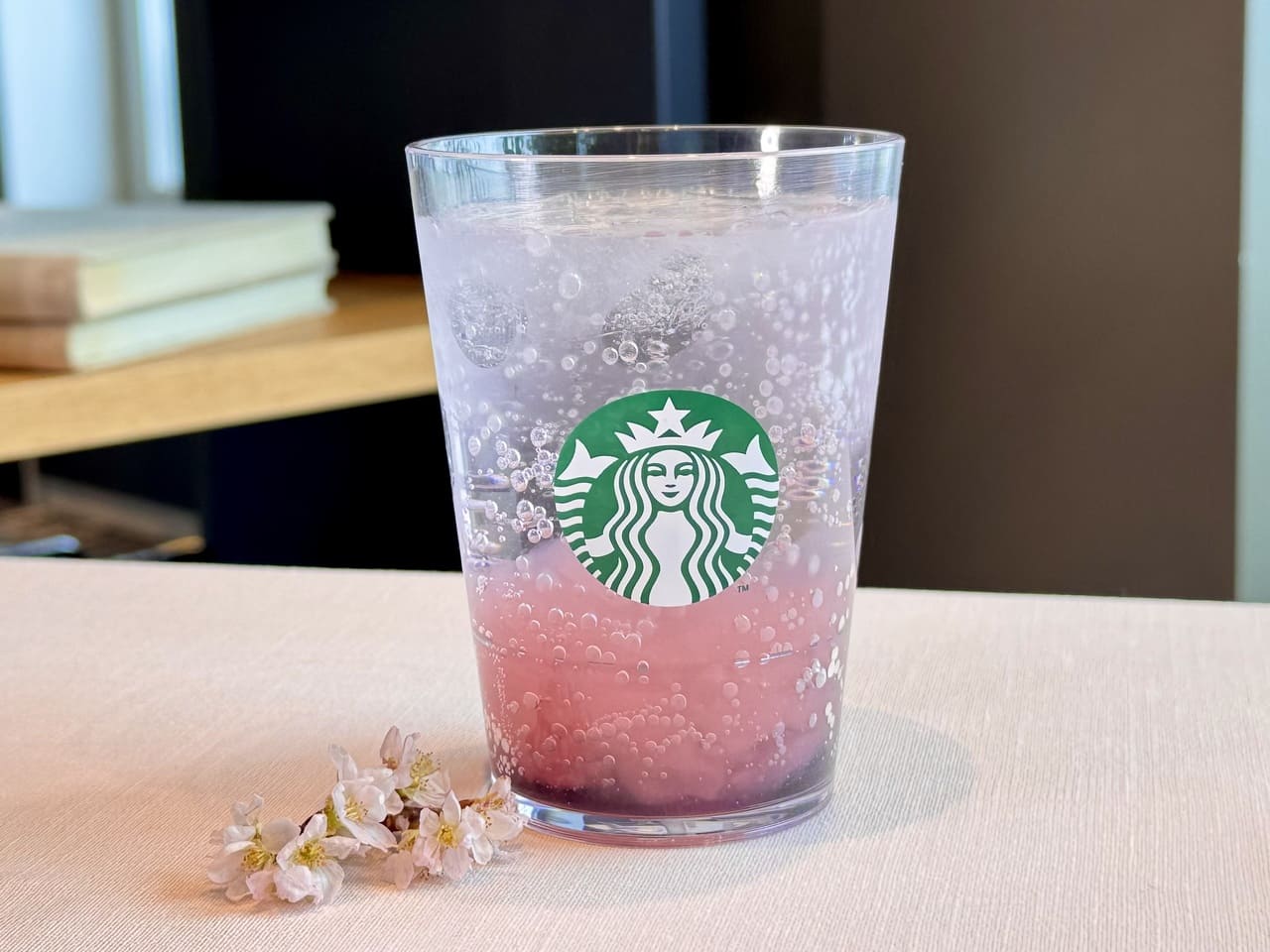 スタバSAKURA2026「桜 咲くよ 白桃 ソーダ」正面