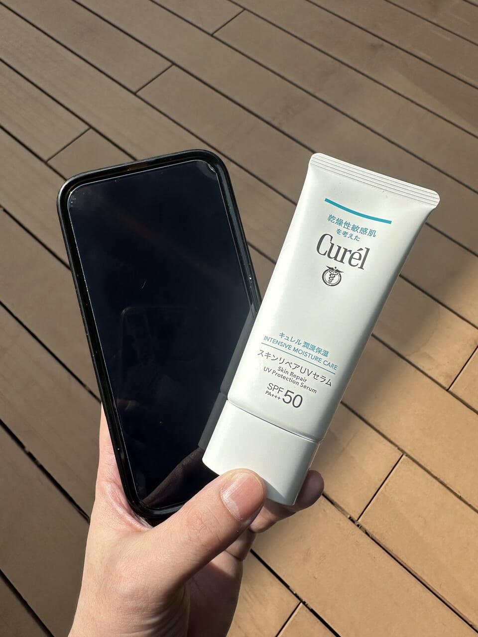 キュレル_スキンケアUVセラム　スマホとともに