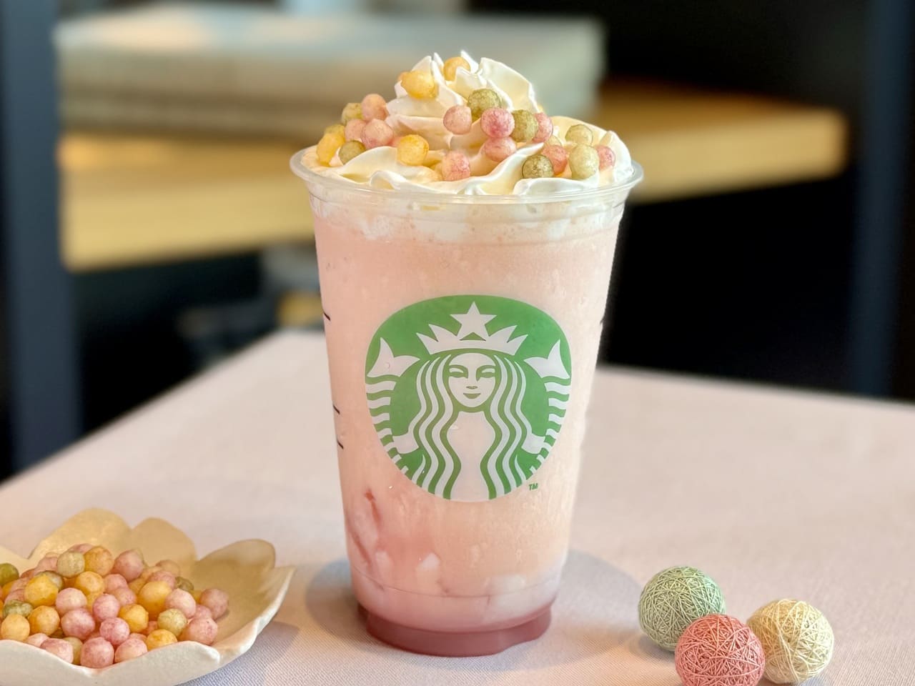 スタバ新作「ひなまつり フラペチーノ&reg; ショートサイズ」正面