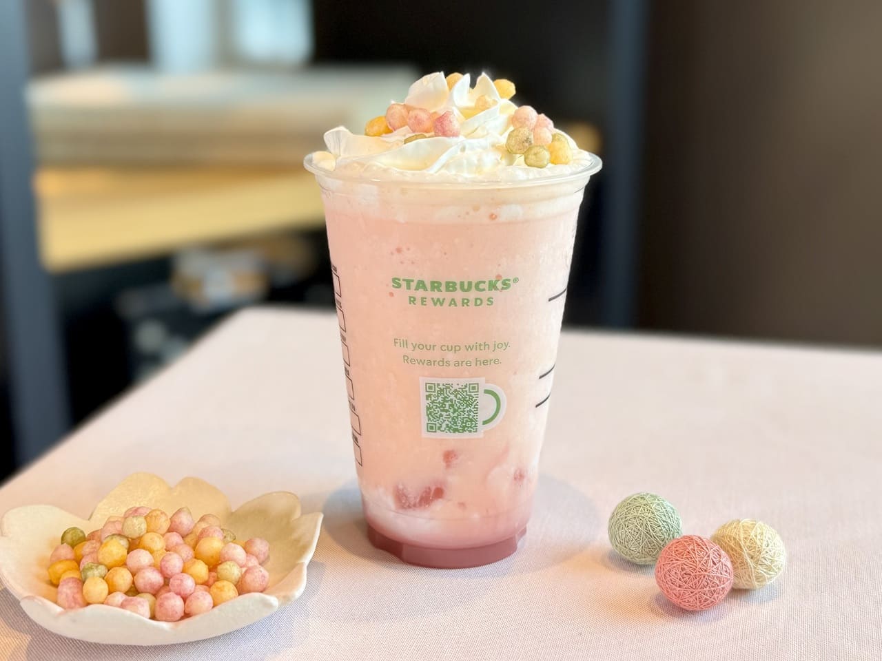 スタバ新作「ひなまつり フラペチーノ&reg; ショートサイズ」後ろ