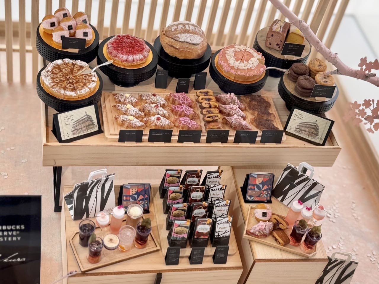 スタバ中目黒桜ミニチュア「しろくまパン 作」寄り