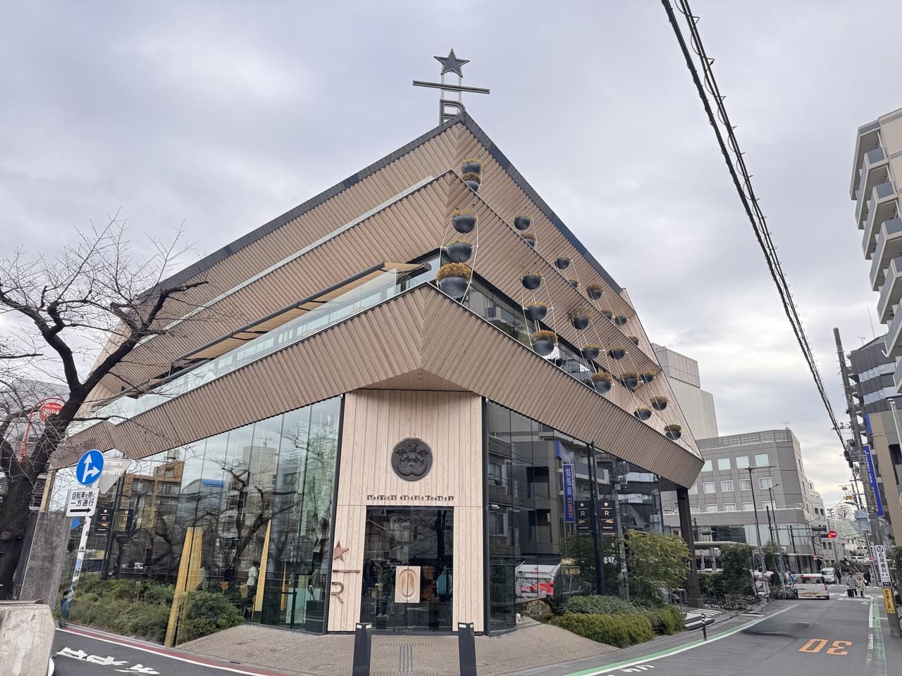 スタバ中目黒「ロースタリー東京」外観