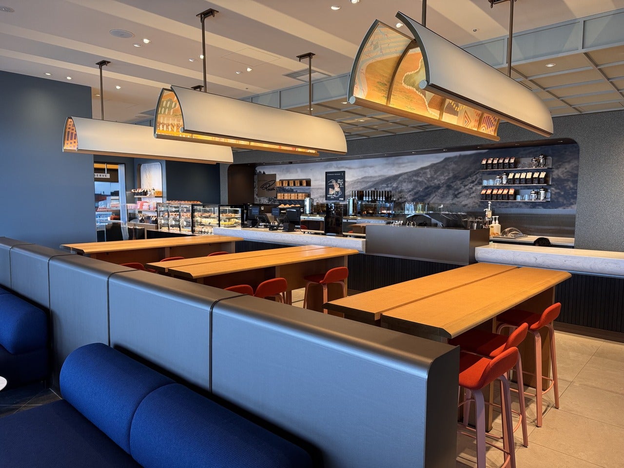 日本一高いスタバ 東京スカイツリータウン30F店席の様子カウンター