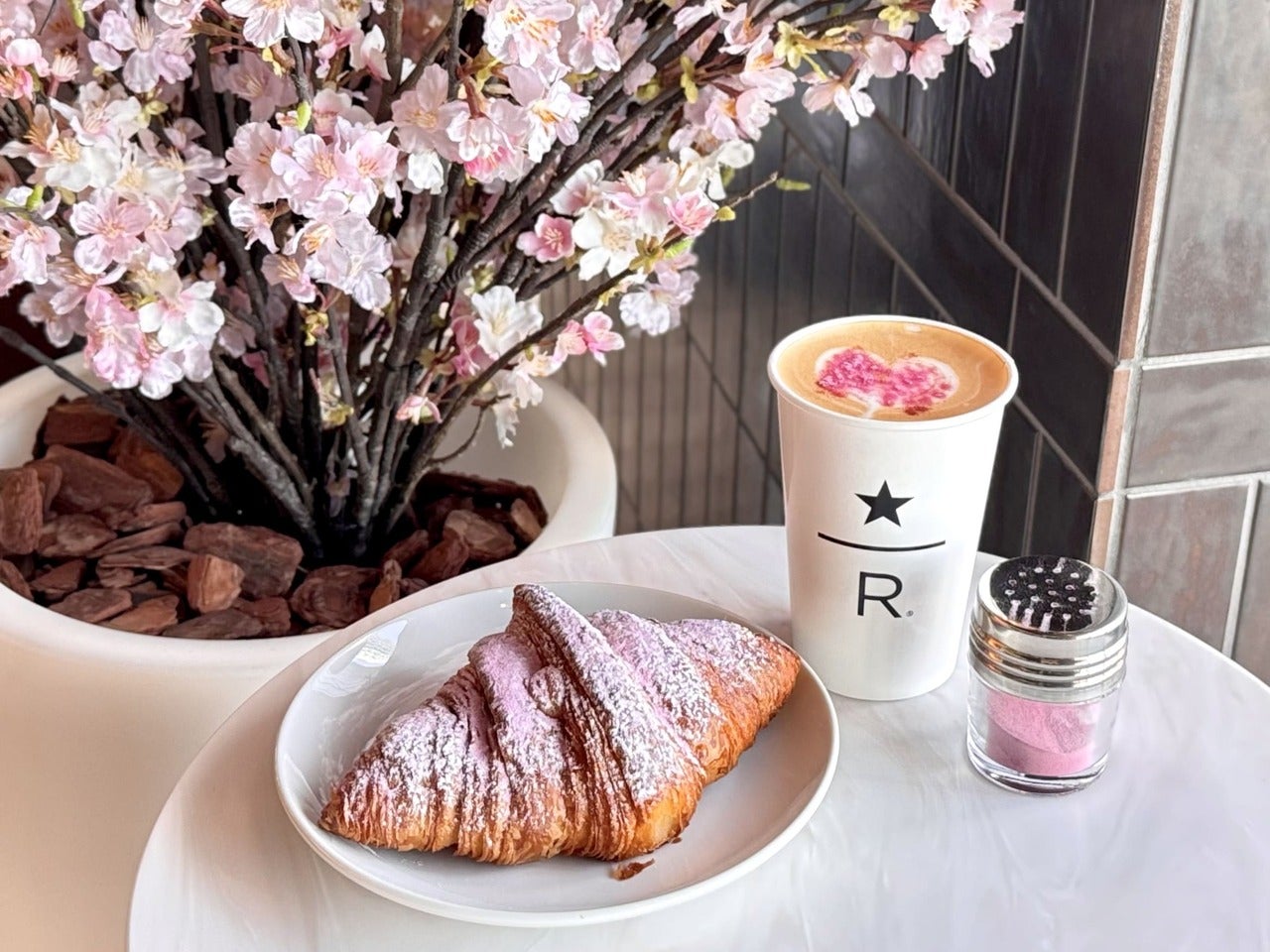 スターバックス リザーブ&reg; カフェ2026春限定桜メニュー